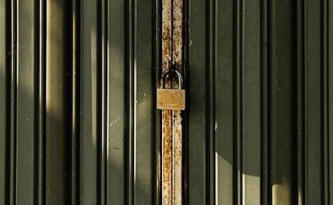 sliding gate guide